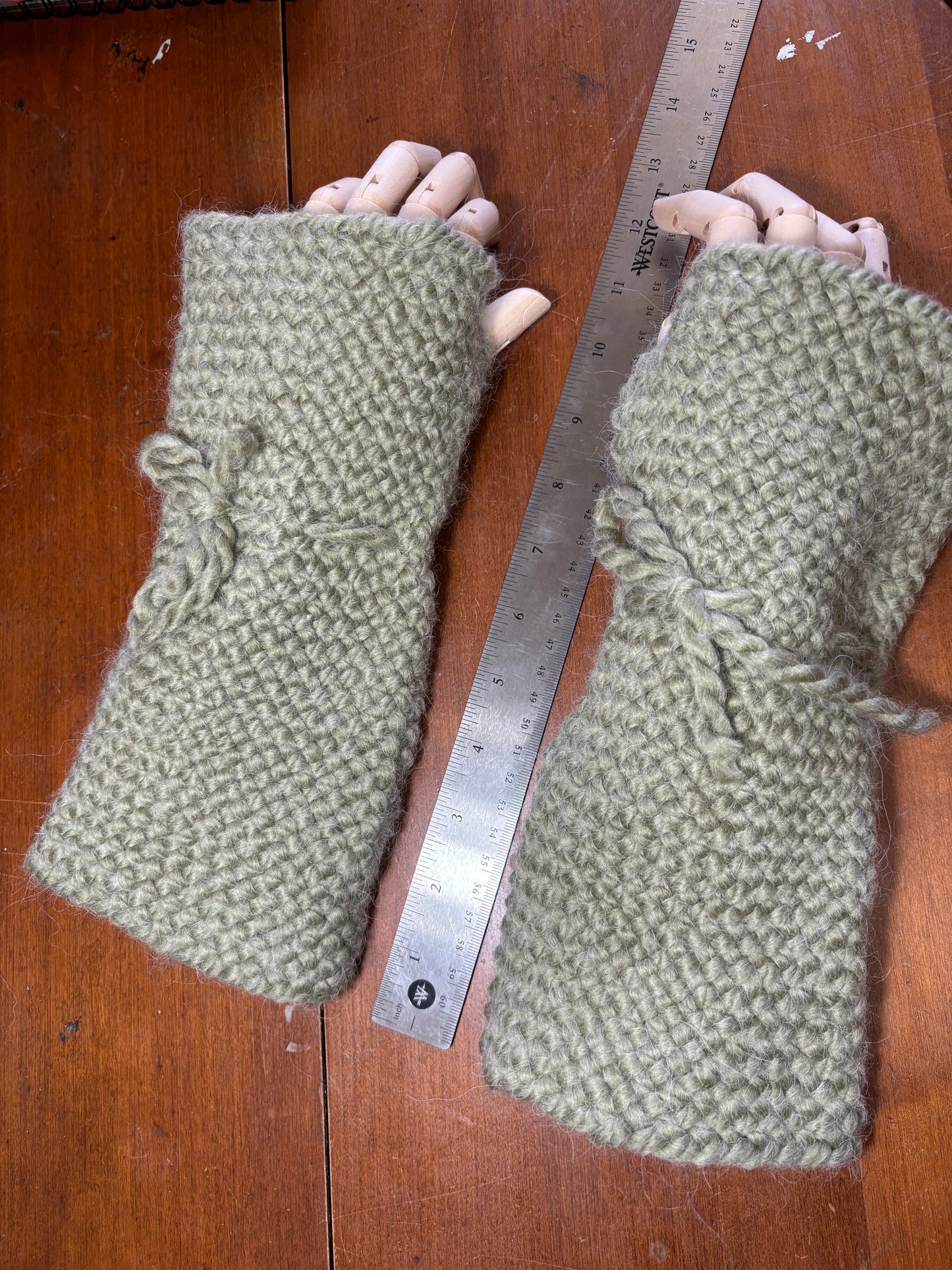 Neck cowl and hand warmers set