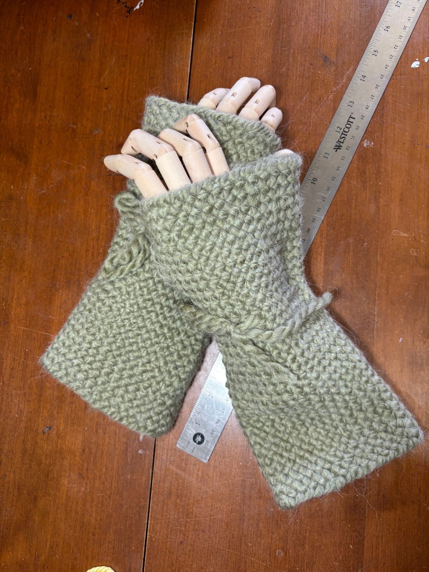 Neck cowl and hand warmers set